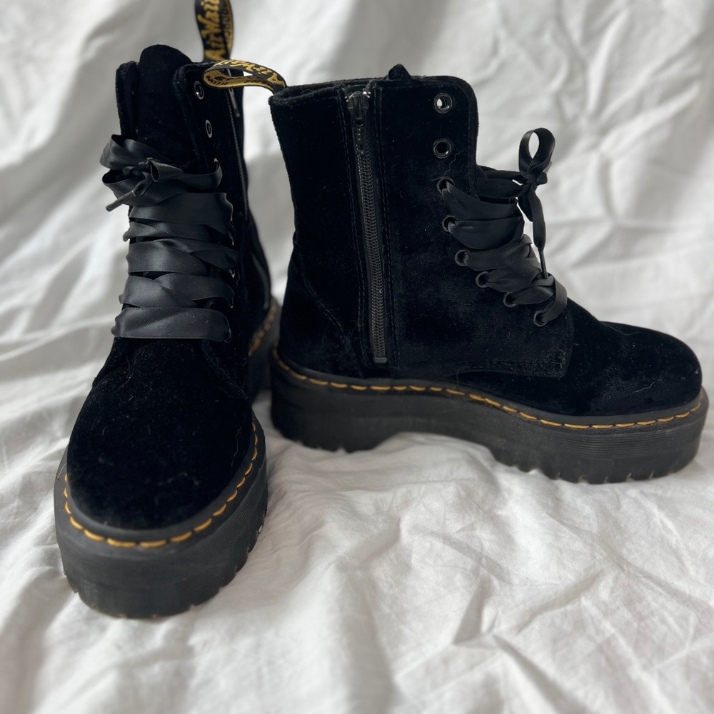 Dr Martens Jadon 8 eye Black Velvet